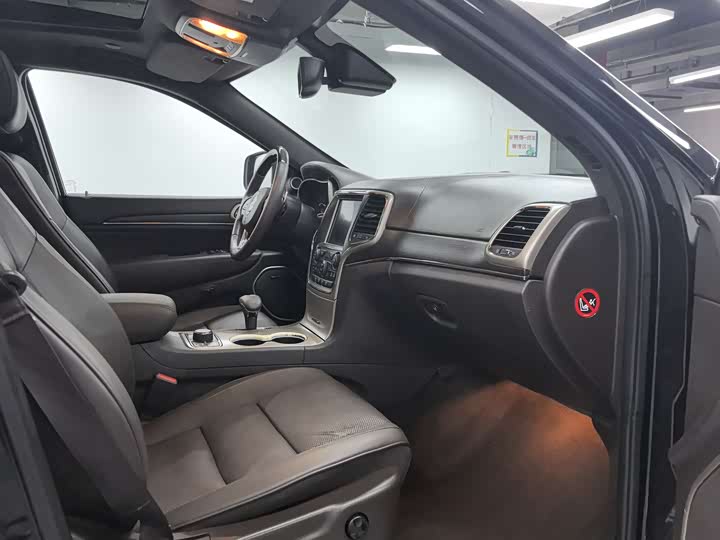 Jeep Grand Cherokee — фото 5