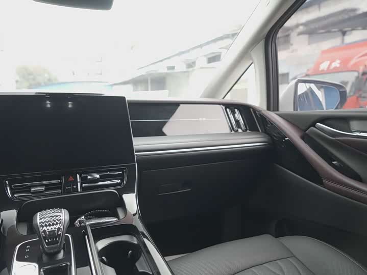 Trumpchi M8 2024 400 T — фото 16