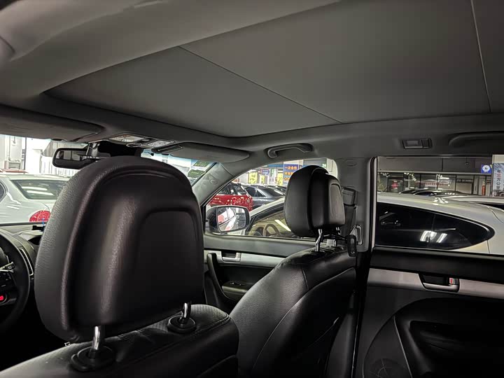 Kia Sorento — фото 7