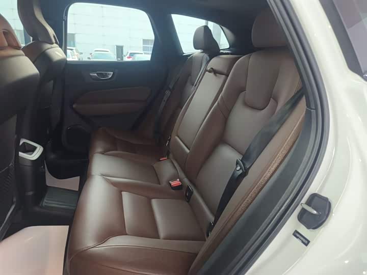 Volvo XC60 Hybrid 2024 T 8 PHEV 4 WD — фото 17