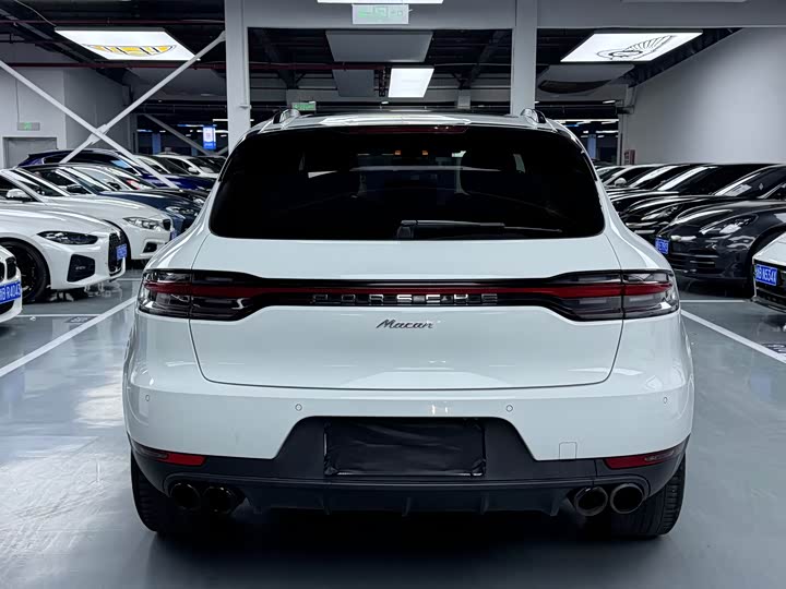 Porsche Macan 2018 Macan 2.0 T — фото 21