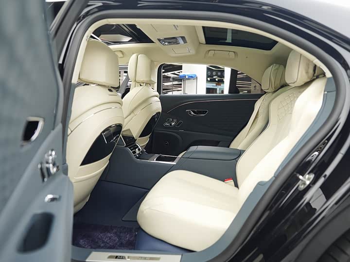 Bentley Flying Spur — фото 16