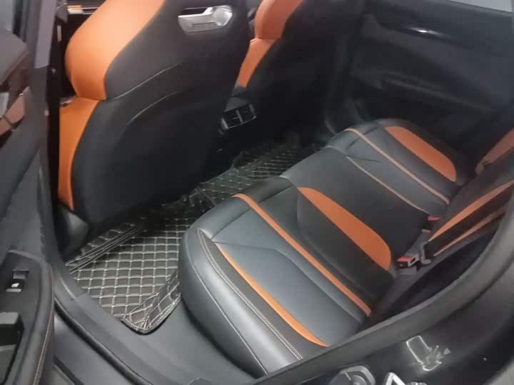 Changan UNI-V 2024 1.5 T Sport — фото 17