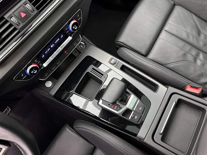 Audi Q5L 2023 40 T — фото 13