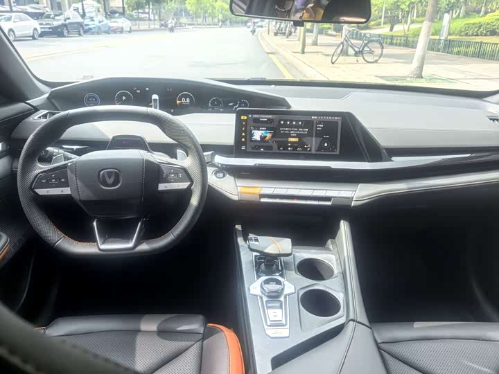 Changan UNI-V 2023 1.5 T Premium — фото 8