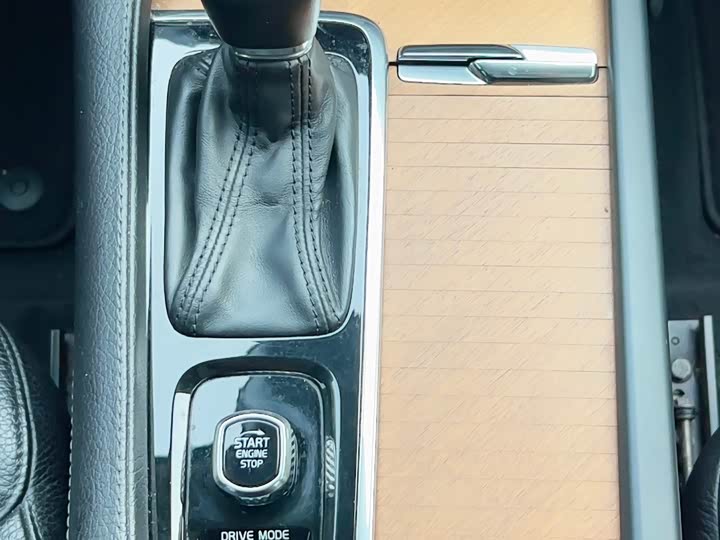 Volvo XC90 2020 T 6 7 — фото 15