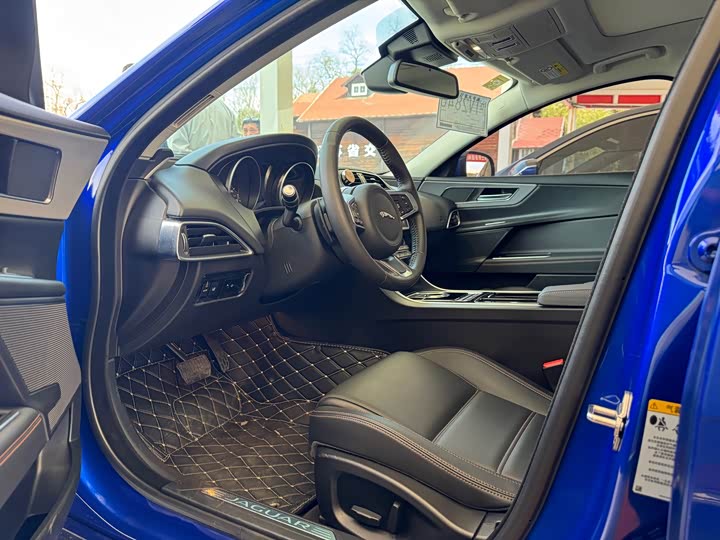 Jaguar XEL 2018 2.0 T 200 PS — фото 3
