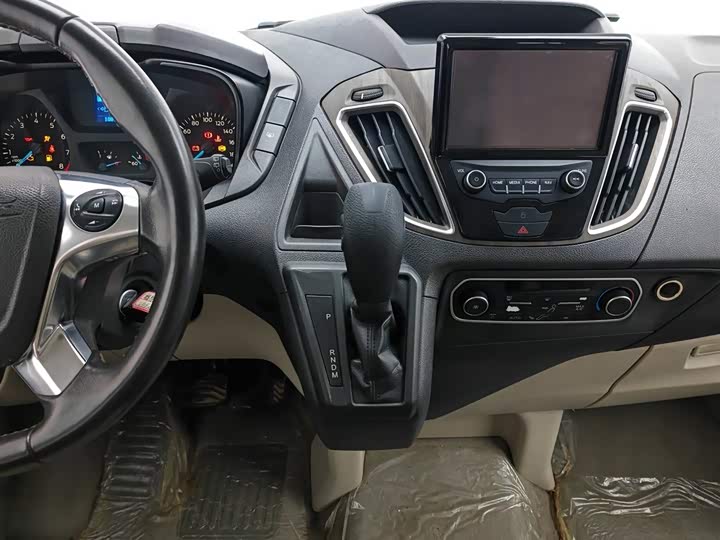 Ford Tourneo — фото 13