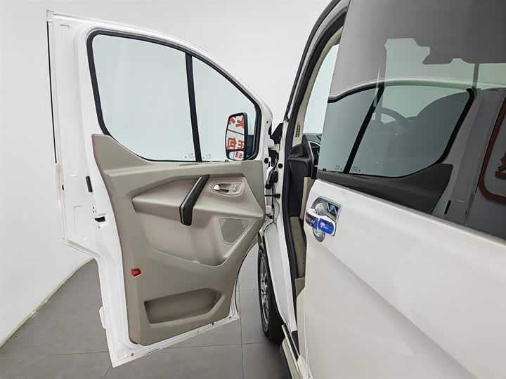 Ford Tourneo — фото 8
