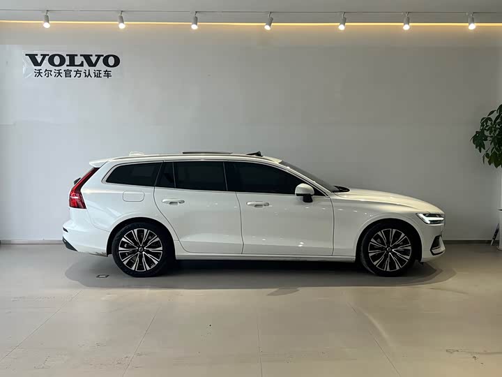 Volvo V60 2023 B 5 — фото 4