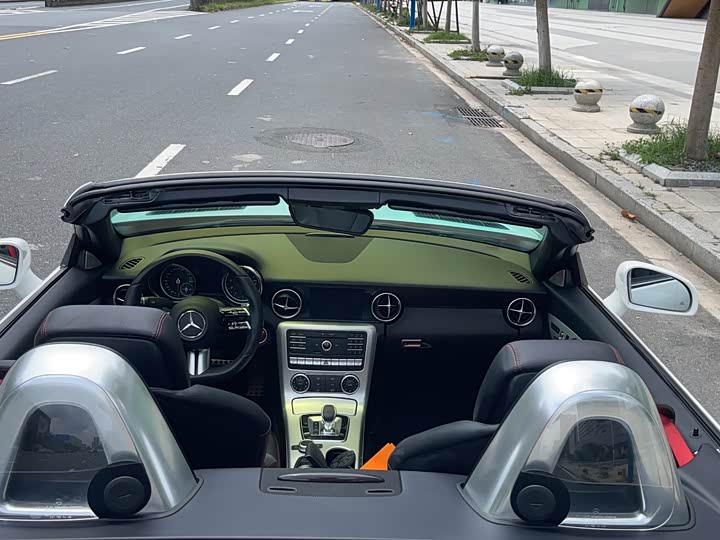 Mercedes-Benz SLC 2018 SLC 300 Sport — фото 13
