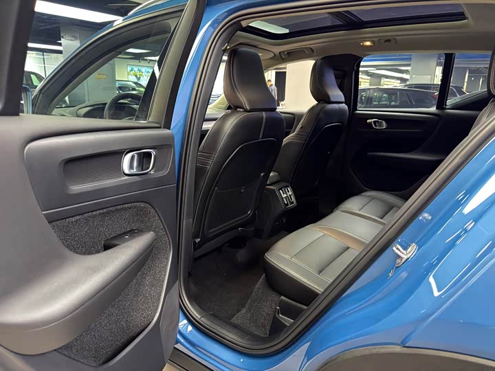 Volvo XC40 2023 B 4 WD — фото 14