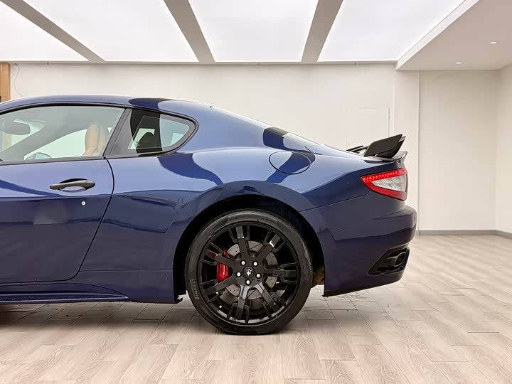 Maserati Gran 2015 4.7 L MC — фото 9