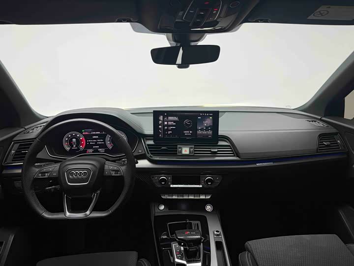 Audi Q5L Sportback 2021 40 TFSI Luxury — фото 3