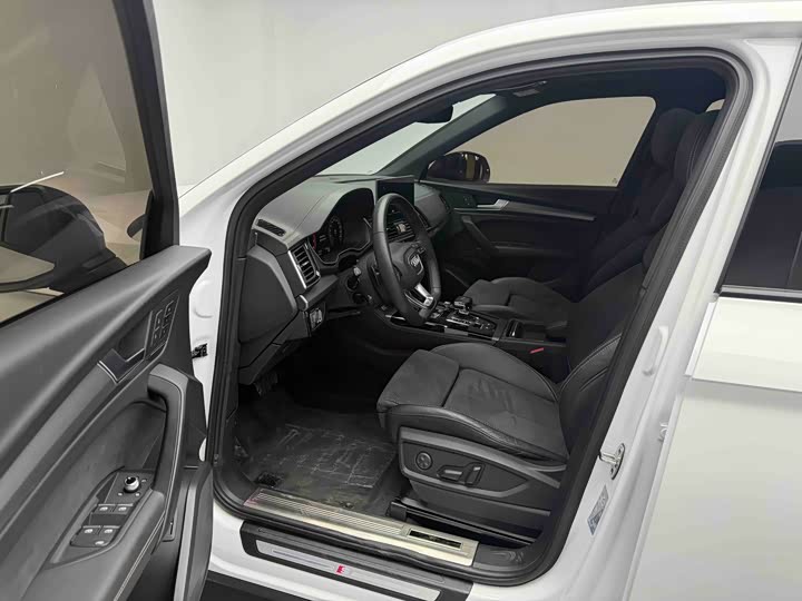 Audi Q5L Sportback 2021 40 TFSI Luxury — фото 8