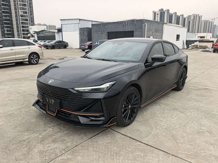 Changan UNI-V 2023 1.5 T — фото 1