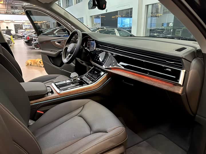 Audi Q7 2025 55 TFSI quattro S line — фото 7