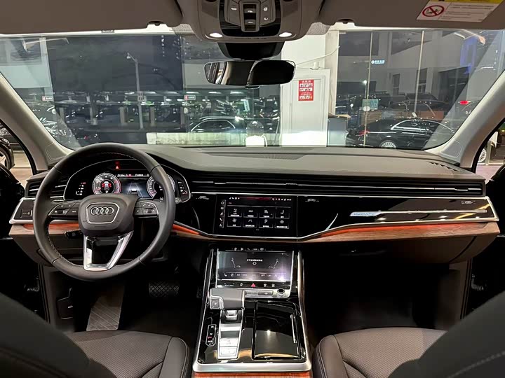 Audi Q7 2025 55 TFSI quattro S line — фото 6