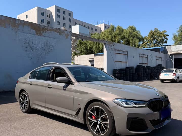 BMW 5 Series 540i M спортпакет — фото 3