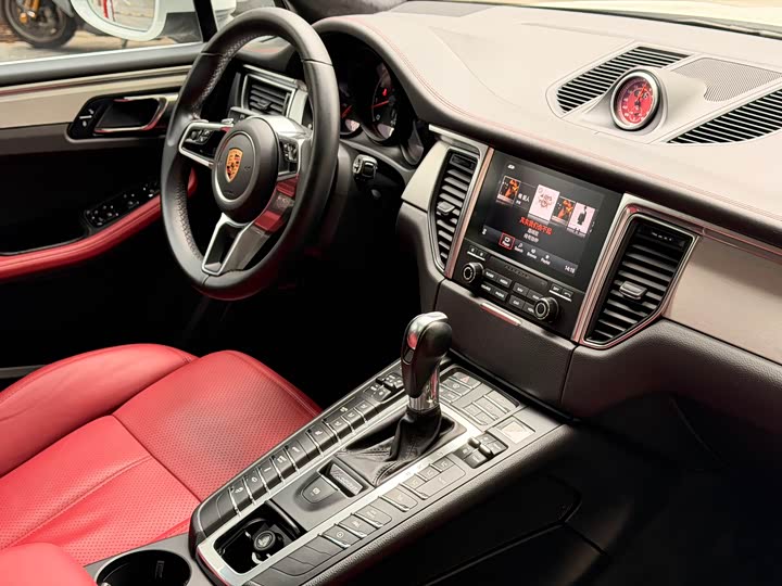 Porsche Macan 2017 Macan Turbo 3.6 T — фото 19