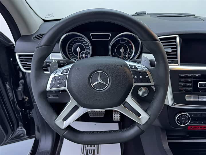 Mercedes-Benz M-Class 2015 AMG ML 63 — фото 13