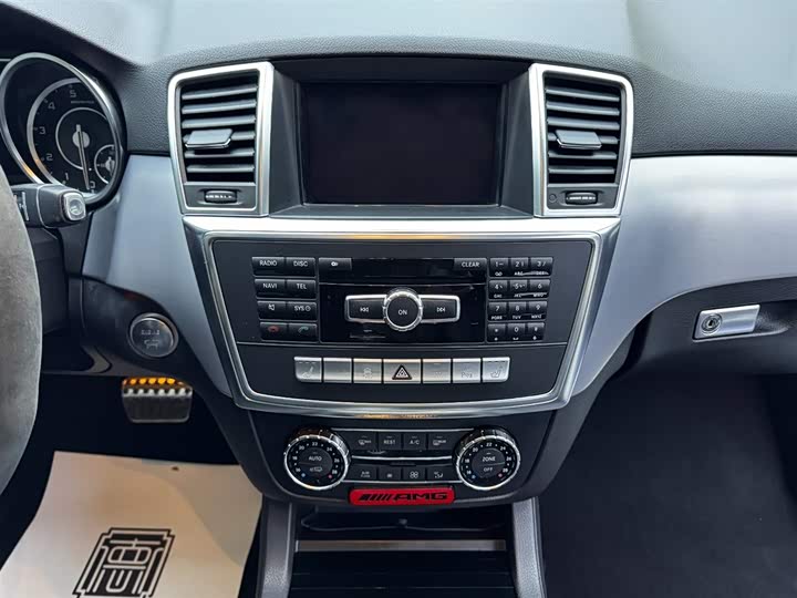 Mercedes-Benz M-Class 2015 AMG ML 63 — фото 14