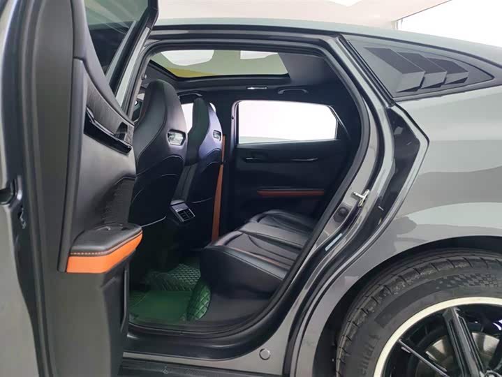 Changan UNI-V 2023 1.5 T Premium — фото 11