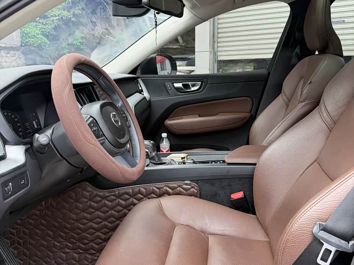 Volvo XC60 2020 T 5 4 WD — фото 4
