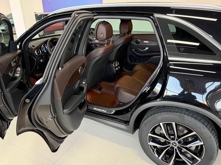 Mercedes-Benz GLC 2021 GLC 260 L 4 MATIC Luxury — фото 6