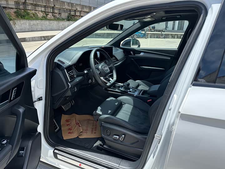 Audi Q5L Sportback 2024 40 TFSI — фото 4