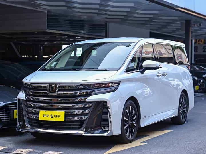 Toyota Vellfire — фото 1
