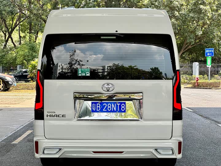 Toyota HIACE 2022 3.5 L AT — фото 18