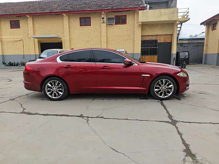 Jaguar XF 2015 XF 2.0 T — фото 4