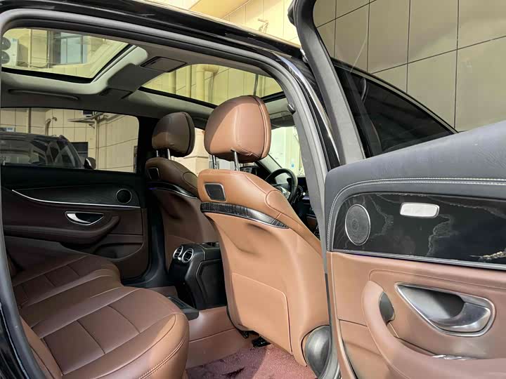 Mercedes-Benz E-Class 2019 E 300 L Luxury — фото 12