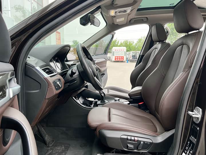 BMW X1 2020 x Drive 25 Li — фото 17