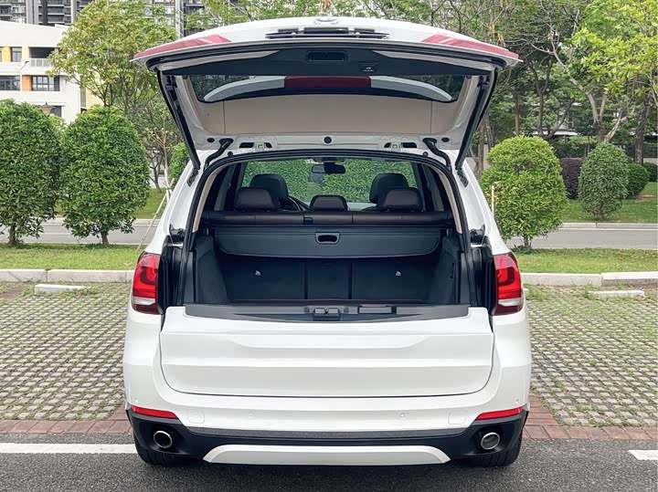 BMW X5 2018 x Drive 28i — фото 19
