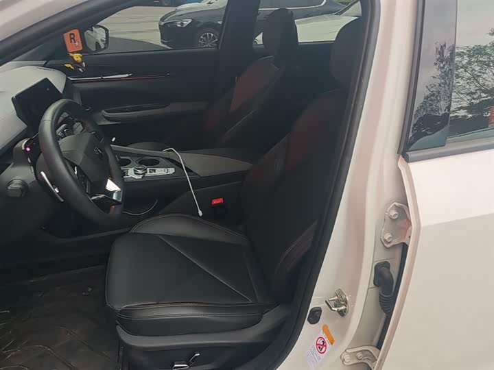 Changan UNI-V 2022 1.5 T Premium — фото 15