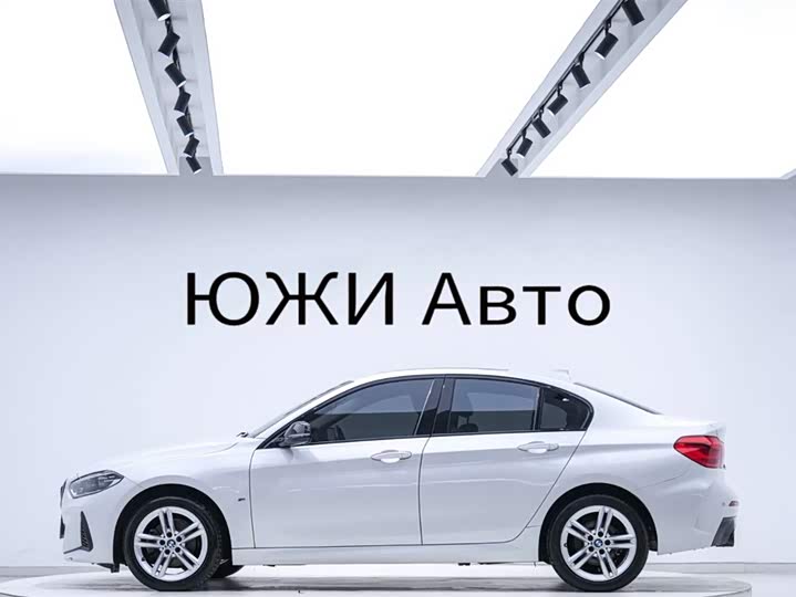 BMW 1-Series 2022 120i M — фото 4