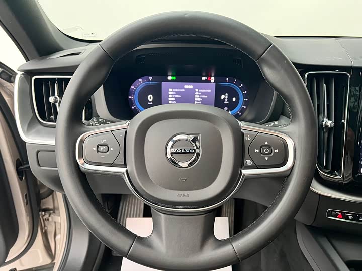 Volvo XC60 2023 B 5 4 WD — фото 21