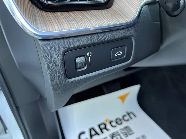 Volvo XC60 2022 B 5 4 WD — фото 18