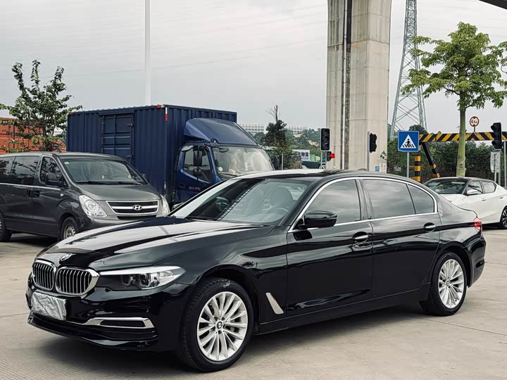 BMW 5-Series 2018 530 Li Leading — фото 1