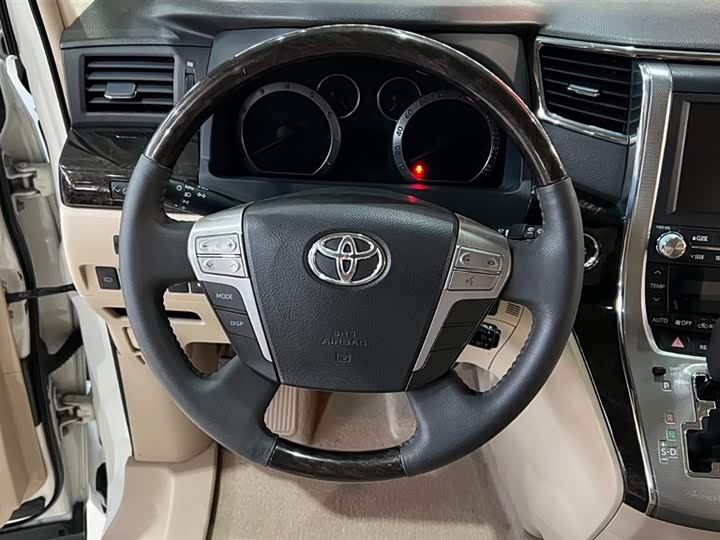Toyota Alphard — фото 9