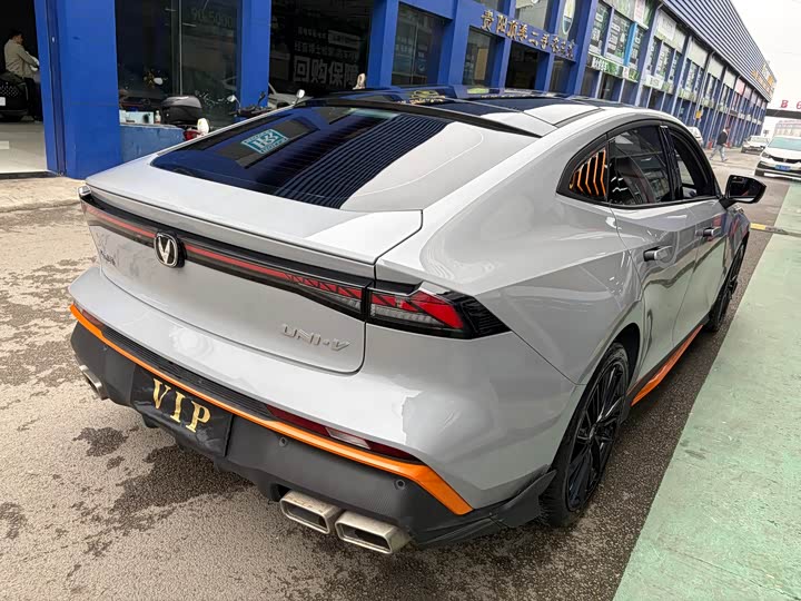 Changan UNI-V 2024 1.5 T Sport — фото 8