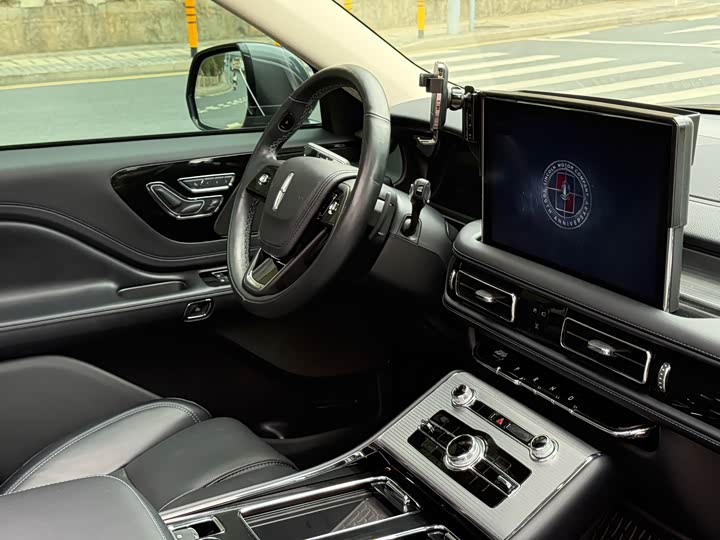 Lincoln Aviator — фото 17
