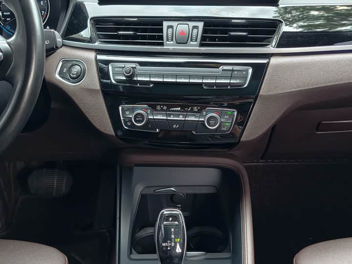 BMW X1 2021 s Drive 25 Li Leading — фото 19