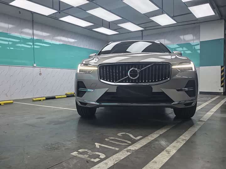 Volvo XC60 2024 B 5 4 WD — фото 3