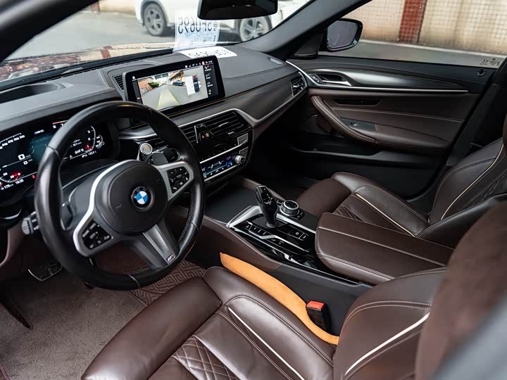 BMW 5-Series 2022 540i M — фото 7