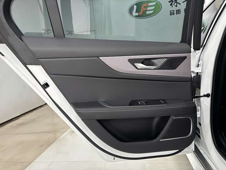 Jaguar XEL 2023 2.0 T 250 PS R-DYNAMIC S — фото 20