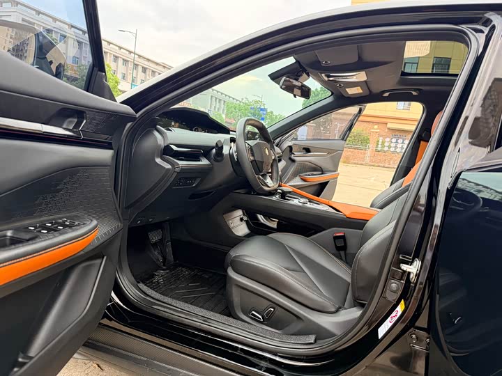 Changan UNI-V 2023 1.5 T Premium — фото 18