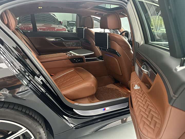 BMW 7-Series 2021 740 Li x Drive M — фото 9